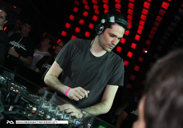 File:2009-08-08 - Renato Cohen @ Garage, Brazil - photo.jpg