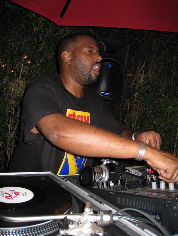 File:2008-07-27 - Theo Parrish @ The Do-Over, L.A.jpg