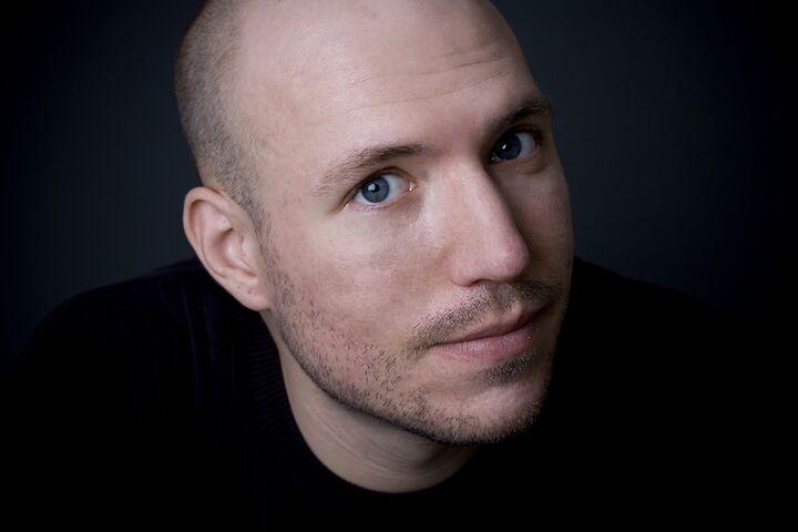 File:Brett Johnson -press 1.jpg