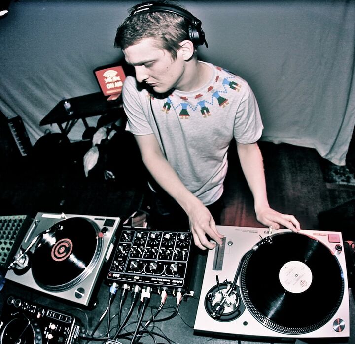 File:Floating Points - press.jpg